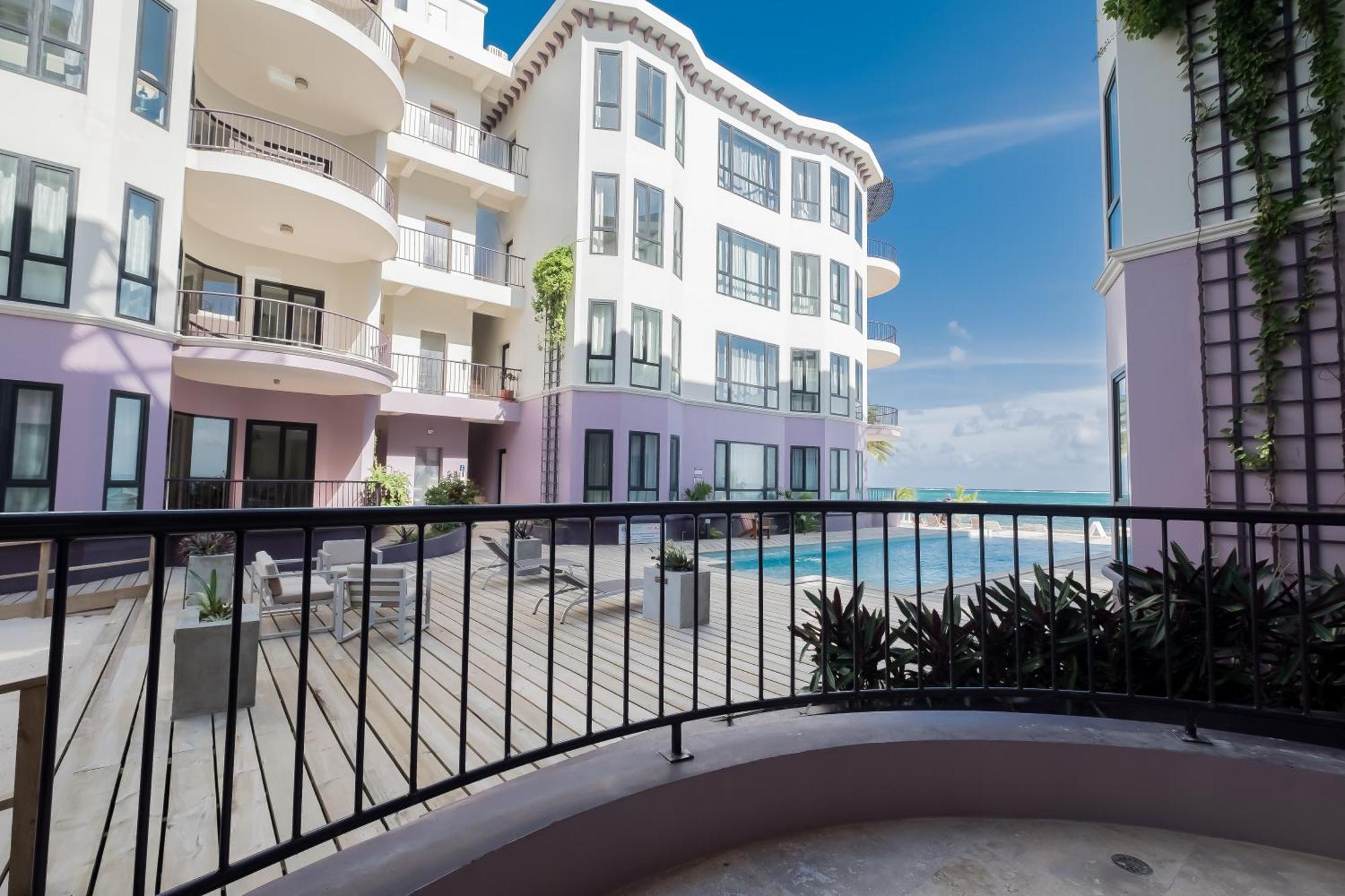Diamante Beachfront Suites San Pedro  Eksteriør bilde