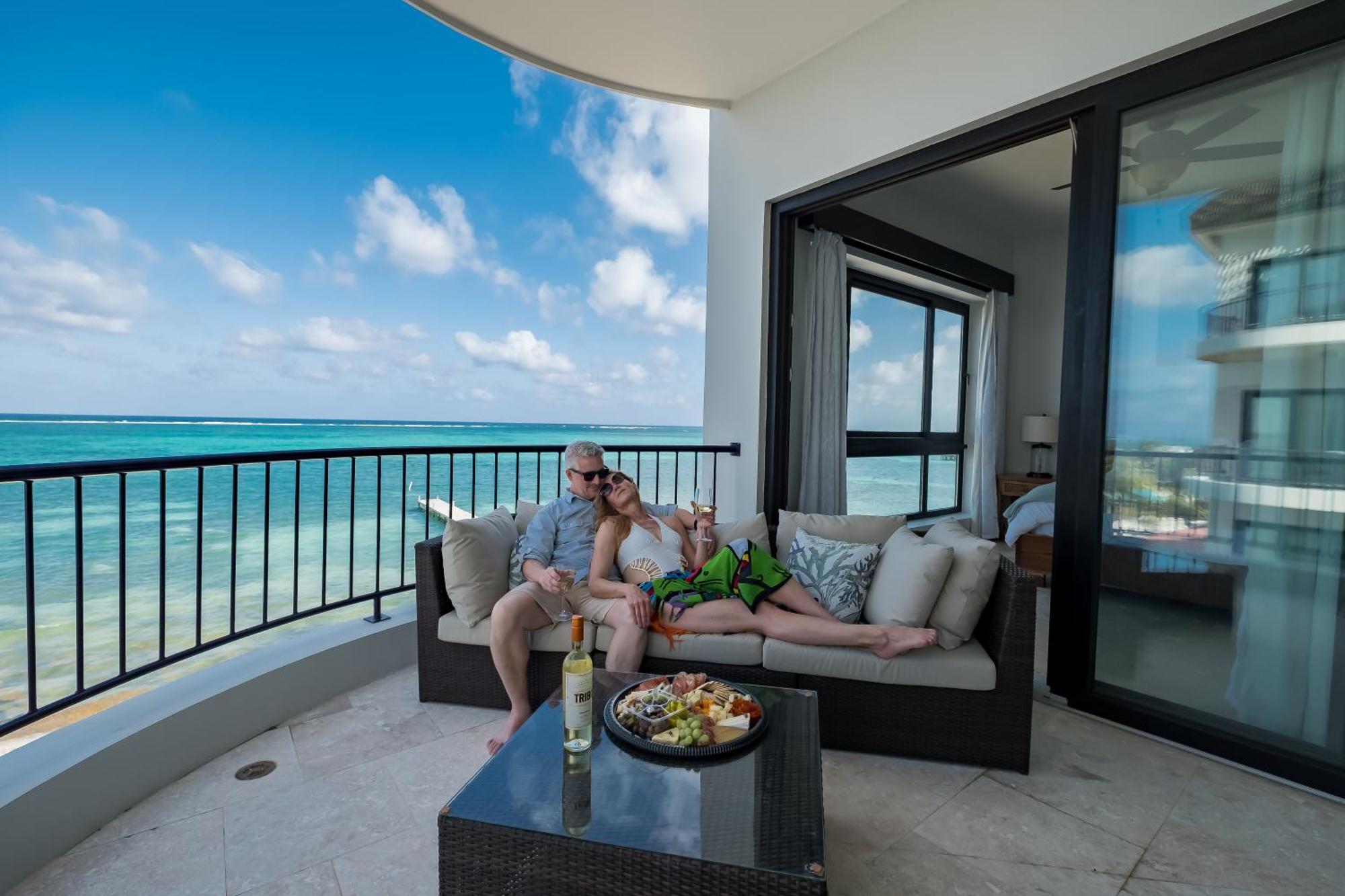Diamante Beachfront Suites San Pedro  Eksteriør bilde