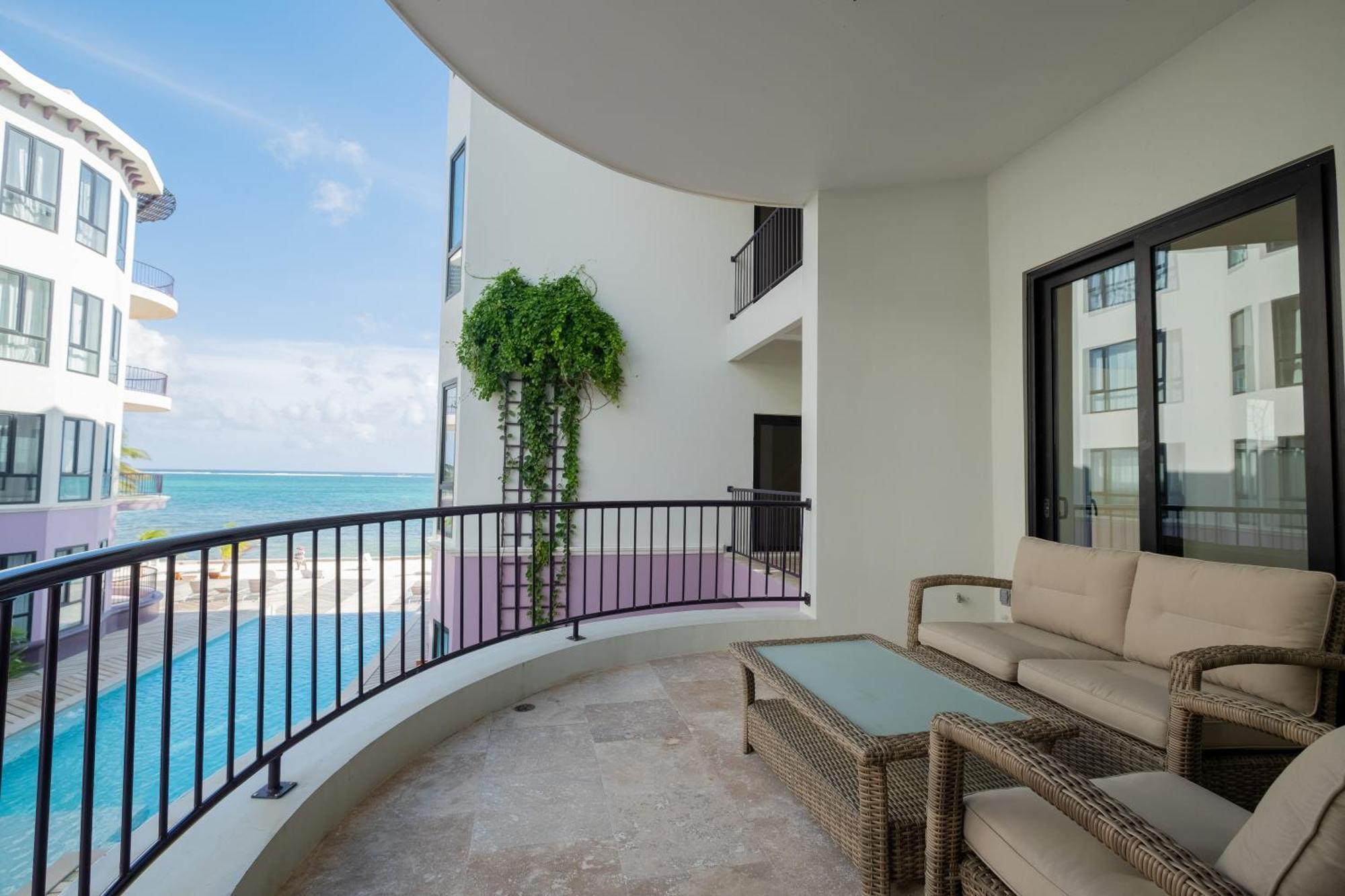 Diamante Beachfront Suites San Pedro  Eksteriør bilde